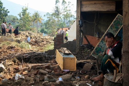 Một ngôi nhà bị phá hủy hoàn toàn trong vụ lở đất ở Garut.